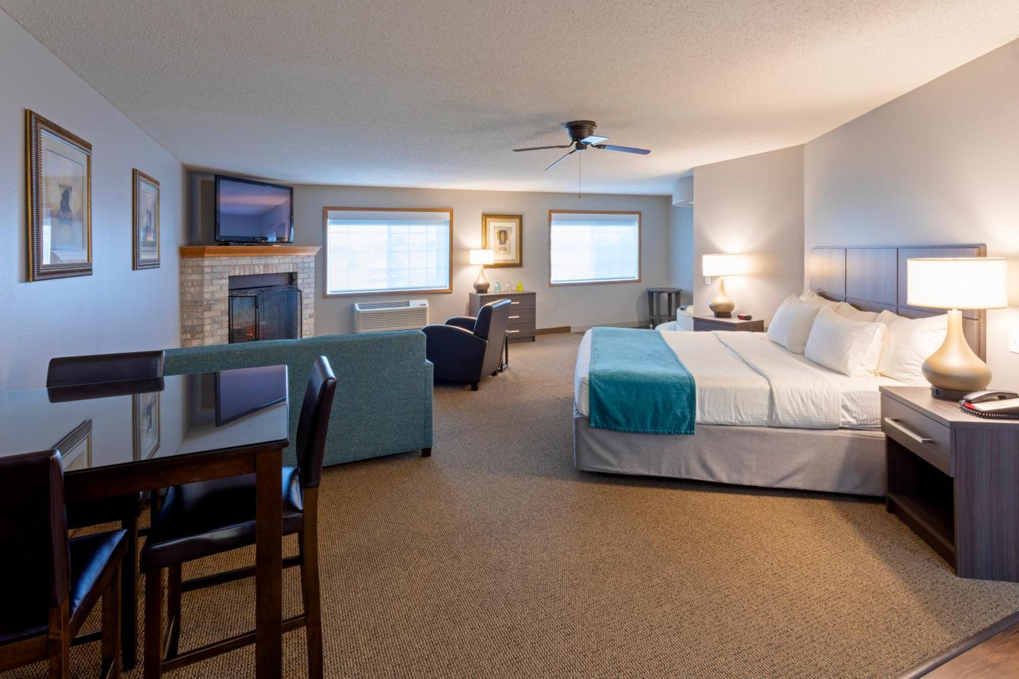 Paynesville Inn & Suites Exterior photo