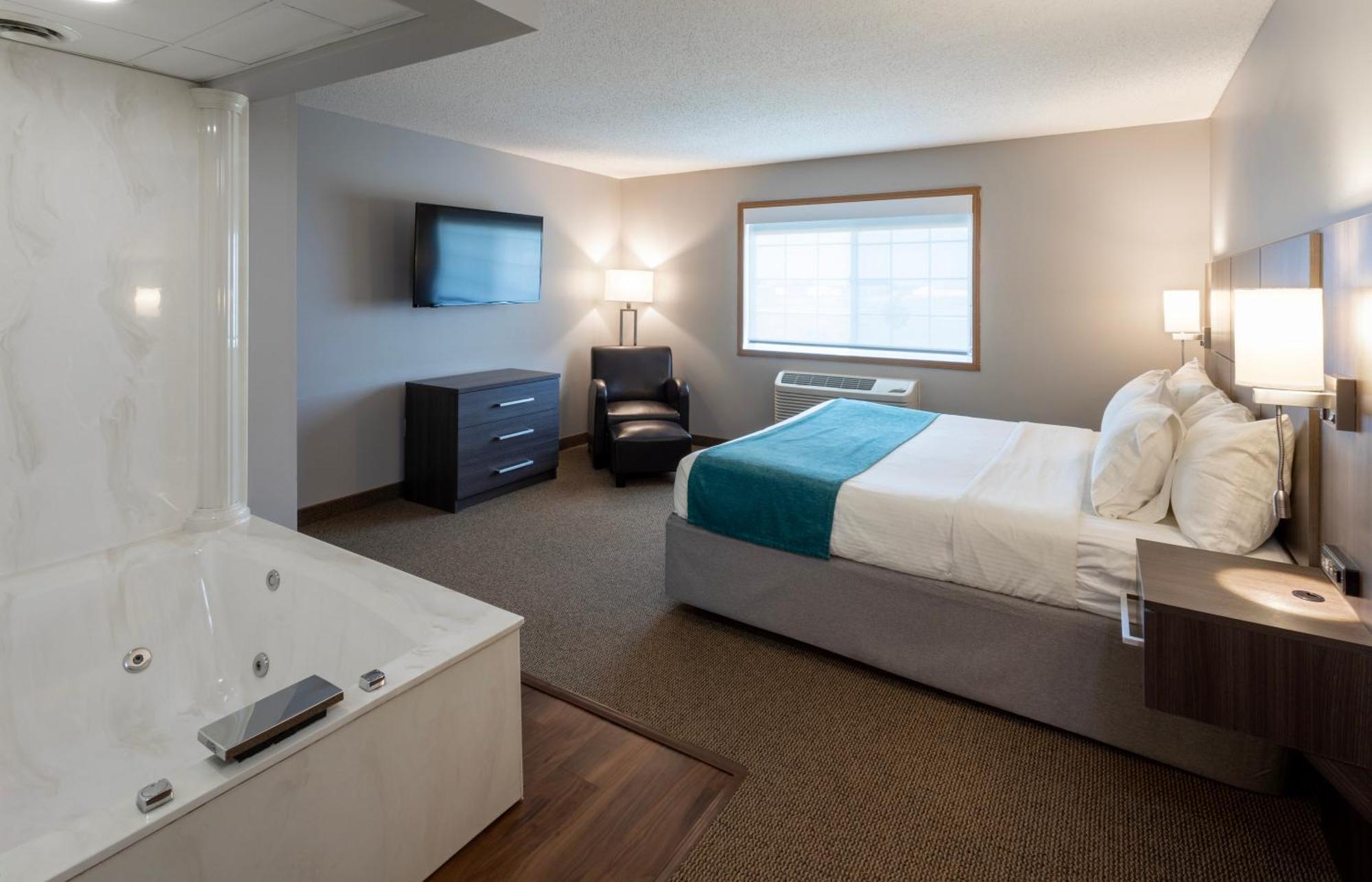 Paynesville Inn & Suites Exterior photo