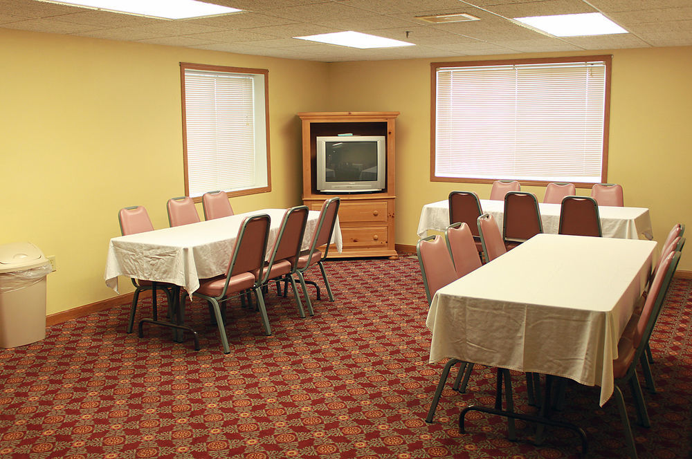 Paynesville Inn & Suites Exterior photo