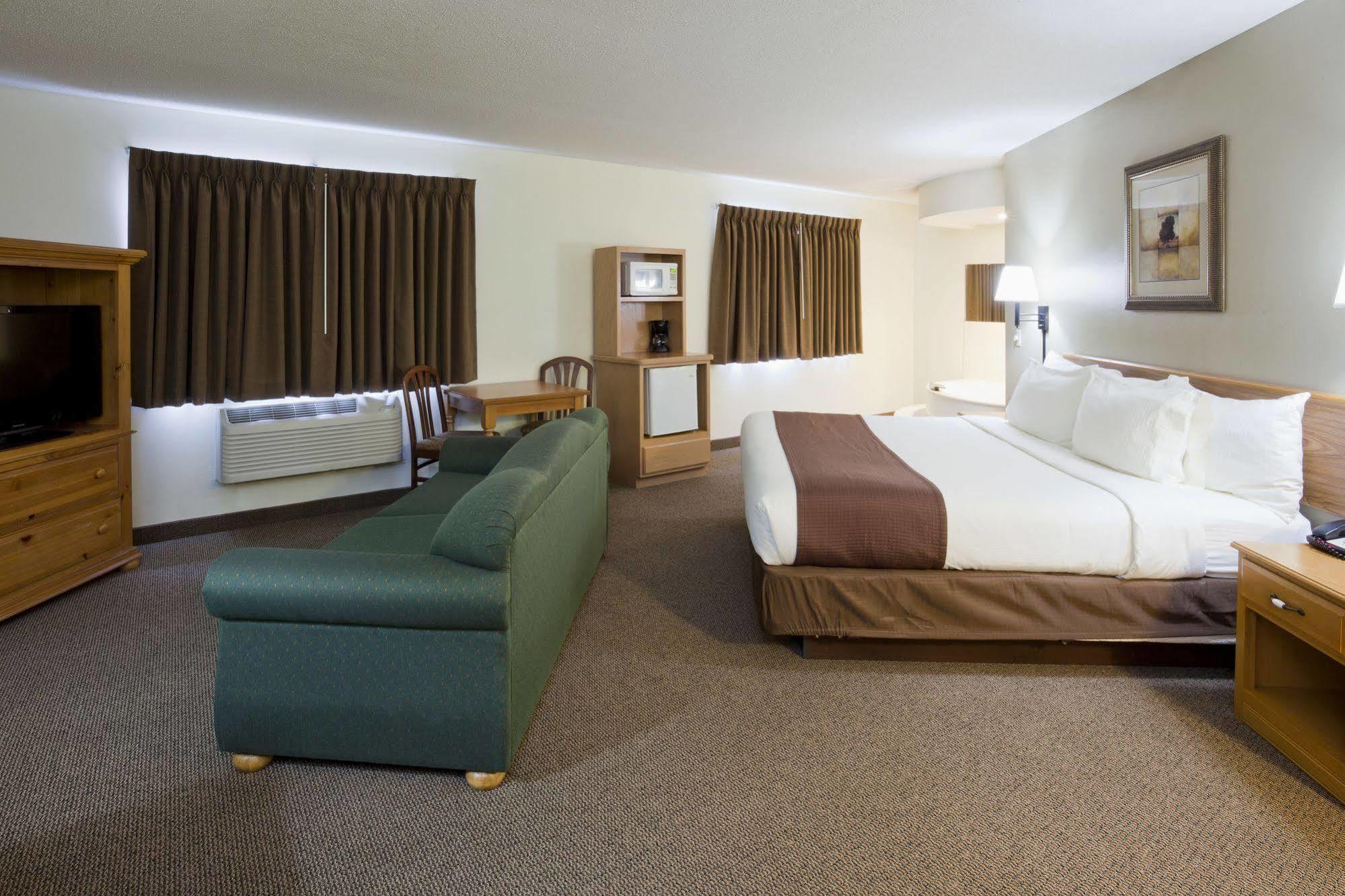 Paynesville Inn & Suites Exterior photo