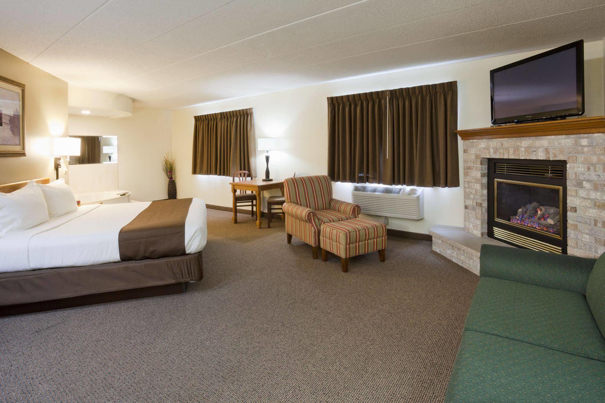 Paynesville Inn & Suites Exterior photo